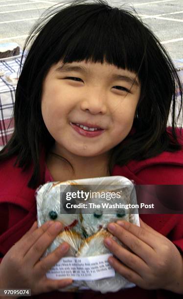 April 9, 2006 Slug: pw-farmers sassignment Dale City, VA Photographer: Gerald Martineau farmers market scene Ruby Blankenship seems happy with her...