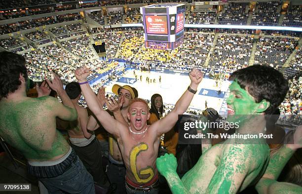 Date 3/24/2006 Neg# 178625 PHOTOGRAPHER: Michel du Cille Verizon center George Mason students scream while George Mason University played Wichita...