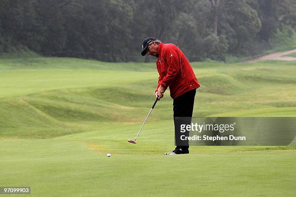 Fred Couples putts on the seventh hole during the second round of the Northern Trust Open at Riveria Country Club on February 5, 2010 in Pacific...