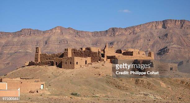 old kasbah, draa valley. - zagora stock pictures, royalty-free photos & images