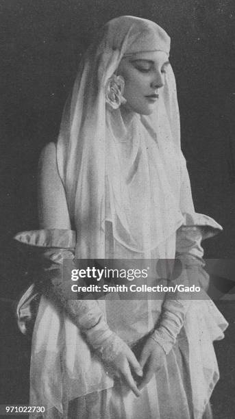 Publicity photograph of Justine Johnstone in the Ziegfeld Follies of 1916 as published in Vanity Fair, 1916. From the New York Public Library.