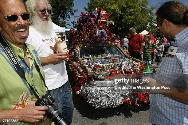 Labor day DATE: 9/04/2006 NEG#: 183501 PHOTOGRAPHER: Michel du Cille The 2006 Kensington Labor Day parade. The festival in downtown Kensington after...