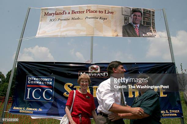 Michel du Cille DATE: 5/30/06 Near the end of 370 at the Shady Grove Metro Goverrnor Robert L. Ehrlich of Maryland, along with state and local...