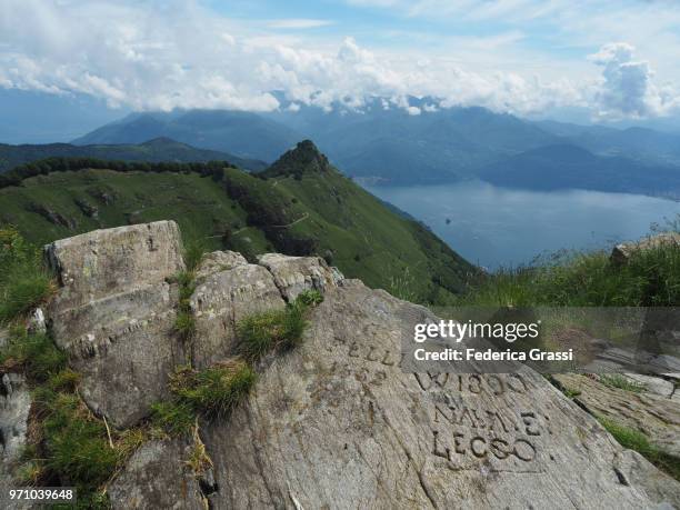 rock inscriptions on top of mountain morissolino - cannobio foto e immagini stock