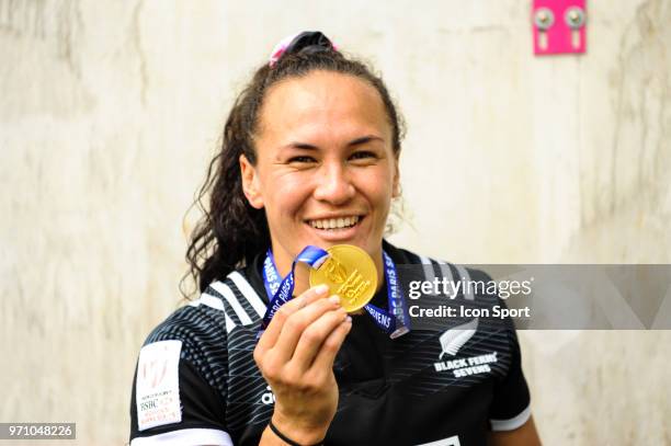 Portia Woodman of New Zealand celebrates the victory after the Final women match between New zealand and Australia at the HSBC Paris Sevens, stage of...