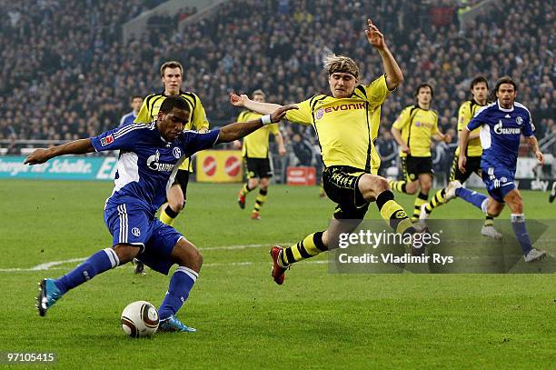 Jefferson Farfan of Schalke and Marcel Schmelzer of Dortmund battle for the ball during the Bundesliga match between FC Schalke 04 and Borussia...