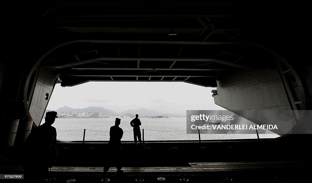 US marines look at rhe city from the USS