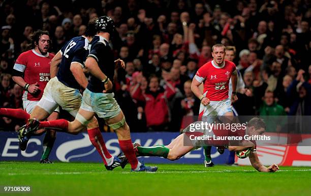 Shane Williams of Wales scores the try which makes him the highest ever Welsh points scorer during the RBS Six Nations Championship match between...