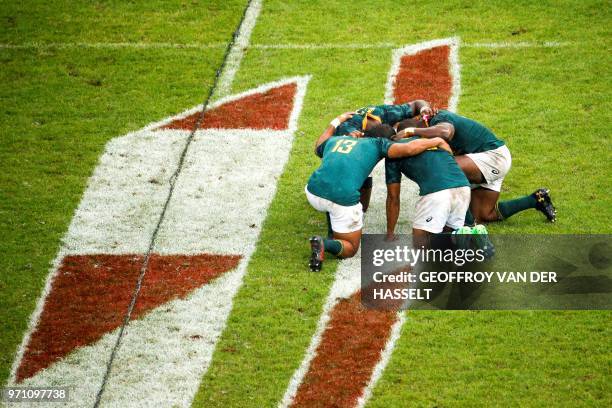 South Africa's players celebrate after winning the final of the Men cup rugby union 7s game between South Africa and England and the 2018 Champions...