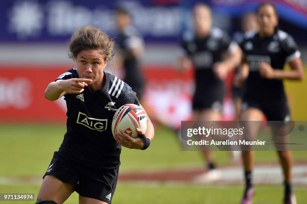 Ruby Tui of New Zealand runs with ball during the match between New Zealand and Australia at the HSBC Paris Sevens, stage of the Rugby Sevens World...