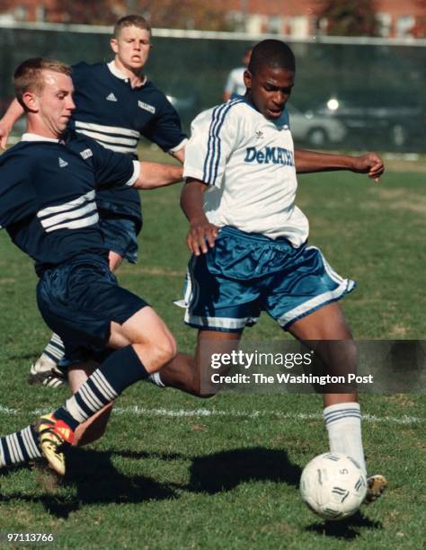 Slug-SP/PREPSOC date-11/7/99 neg.no.-73425 photog- CRAIG HERNDON reporter-B Straus summary- Dematha vs Palotti, Soccer Champ location-RFK practice...