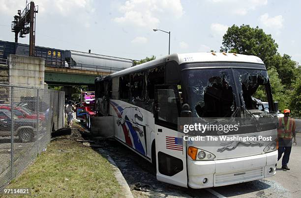 Busfire9 Date: 6.08.2005 Kevin Clark\The Washington Post Neg #: Washington, DC Debris from the burned out Greyhound bus, bound for Knoxville, TN is...