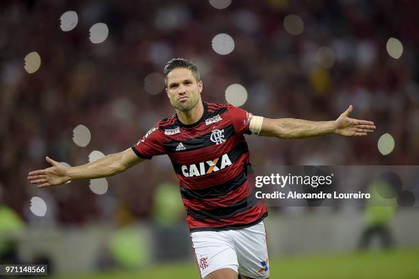 Diego of Flamengo celebrates their first scored goal during the match between Flamengo and Parana Clube as part of Brasileirao Series A 2018 at...