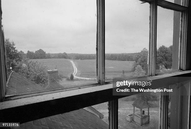 Me/mudd18,31 DATE: 5/19/2001 PHOTOG: Sarah L. Voisin The pending sale and development of 190 acres of farmland around the Samuel A. Mudd House,...