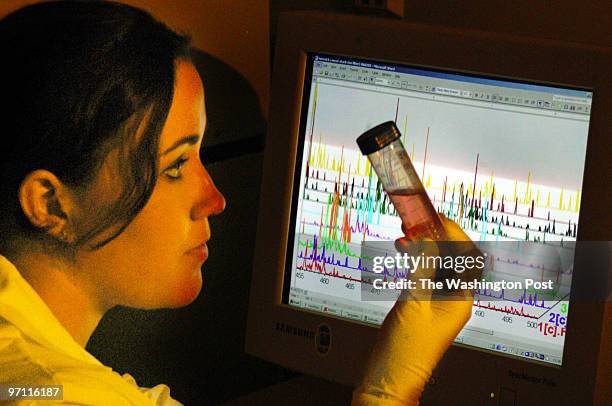 June 8, 2005 Slug: fi-cangen Neg. #: 168921 Photographer: Gerald Martineau Cangen Biotech, Rockville,MD Newly developed Cancer detection equipment...