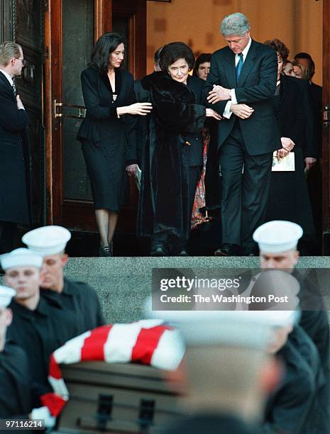 Slug- ME/ ZUMWALT date- 1-10-99 neg.no.- 77528 photog- CRAIG HERNDON/TWP. Reporter-S Vogel summary- Funeral of Adm Zumwalt location- Naval Academy...