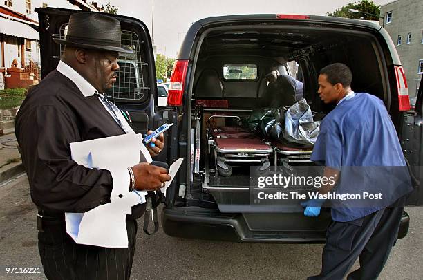 Natural Photos by Michael Williamson Neg#171119 8/9/05 --WE FOLLOW THE WASHINGTON D.C. POLICE DEPT'S NATURAL DEATH SQUAD AS THEY INVESTIGATE DEATH...