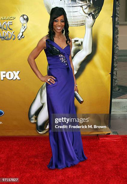 Actress Shaun Robinson arrives at the 41st NAACP Image awards held at The Shrine Auditorium on February 26, 2010 in Los Angeles, California.