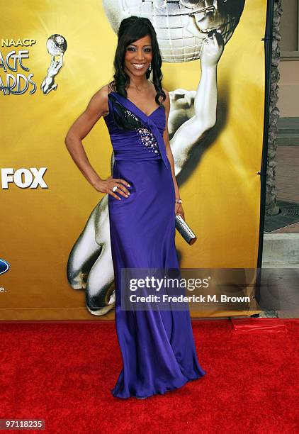 Personality Shaun Robinson arrives at the 41st NAACP Image awards held at The Shrine Auditorium on February 26, 2010 in Los Angeles, California.