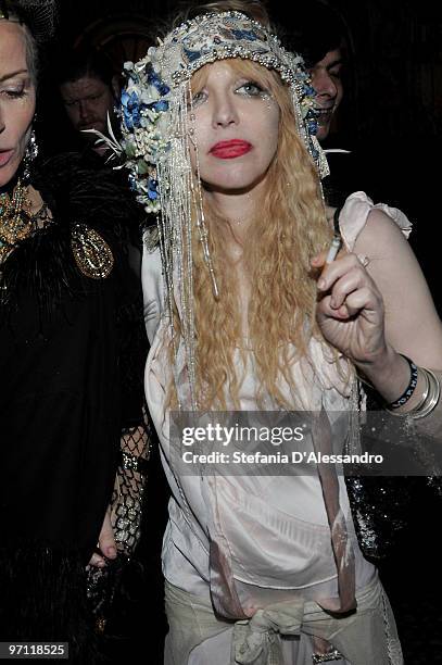 Daphne Guinness and Courtney Love attend the Vogue.it Milan Fashion Week Womenswear Autumn/Winter 2010 show on February 26, 2010 in Milan, Italy.