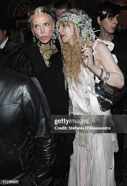 Daphne Guinness and Courtney Love attend the Vogue.it Milan Fashion Week Womenswear Autumn/Winter 2010 show on February 26, 2010 in Milan, Italy.