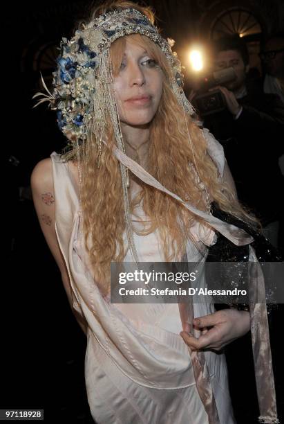 Courtney Love attends the Vogue.it Milan Fashion Week Womenswear Autumn/Winter 2010 show on February 26, 2010 in Milan, Italy.