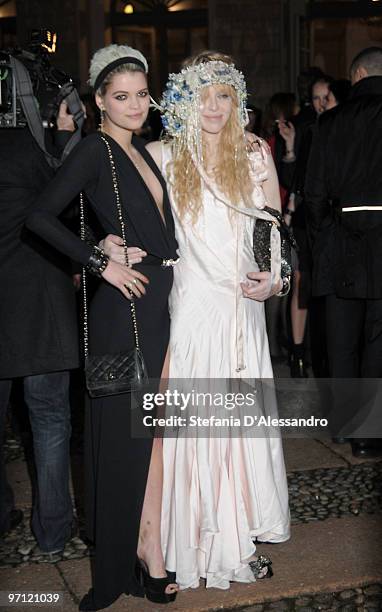 Pixie Geldof and Courtney Love attend the Vogue.it Milan Fashion Week Womenswear Autumn/Winter 2010 show on February 26, 2010 in Milan, Italy.