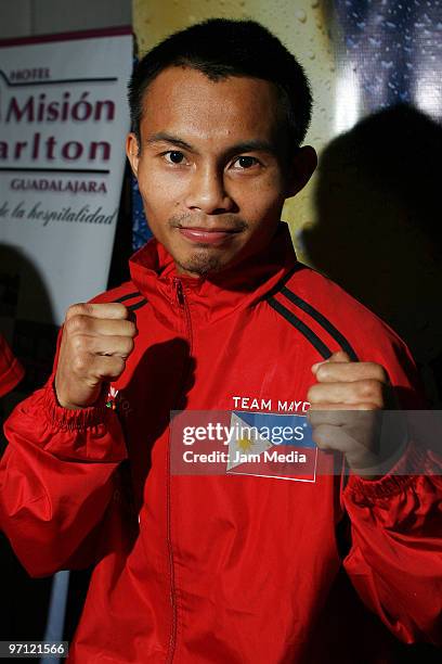 Fillipinum fighter Roder Mayol poses during a press conference for his fight against Mexican Omar Nino at the Mision Carlton Hotel on February 25,...