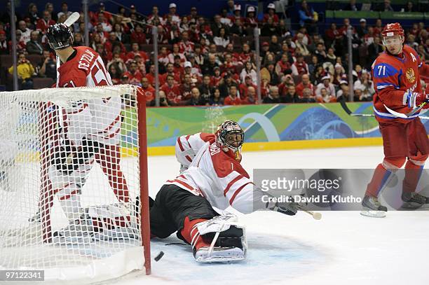Winter Olympics: Canada goalie Roberto Luongo in action vs Russia during Men's Playoffs Quarterfinals - Game 24 at Canada Hockey Place. Vancouver,...