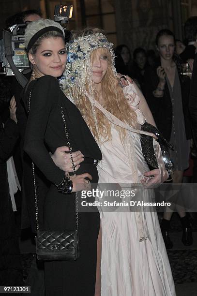 Pixie Geldof and Courtney Love attend the Vogue.it Milan Fashion Week Womenswear Autumn/Winter 2010 show on February 26, 2010 in Milan, Italy.