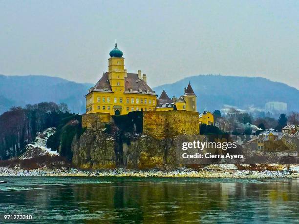 schonbuhel benedictine abbey located above the town of melk, lower austria - donautal stock-fotos und bilder