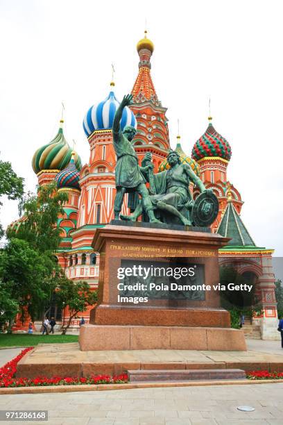 st basil's cathedral, in red square, moscow, russia - pola damonte stockfoto's en -beelden