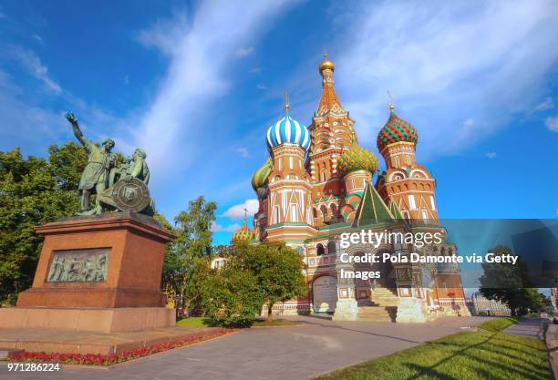 st basil's cathedral, in red square, moscow, russia - pola damonte stock pictures, royalty-free photos & images