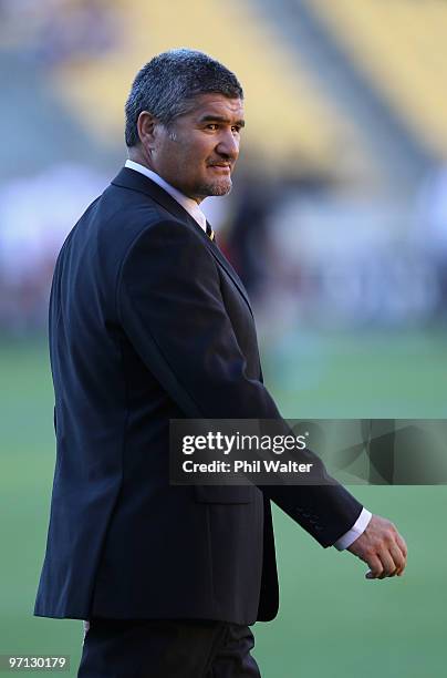 Hurricanes coach Colin Cooper talks to his players before the round three Super 14 match between the Hurricanes and the Lions at Westpac Stadium on...