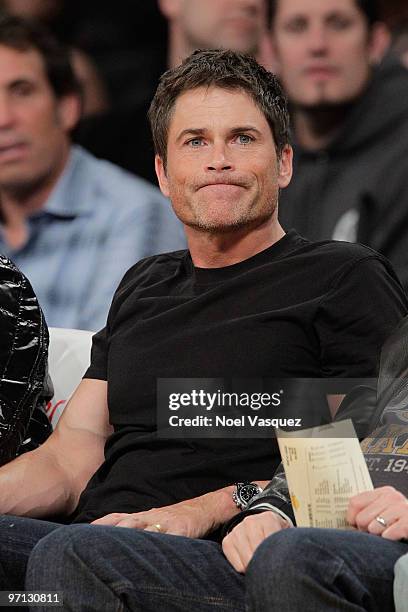 Rob Lowe attends a game between the Philadelphia 76ers and the Los Angeles Lakers at Staples Center on February 26, 2010 in Los Angeles, California.