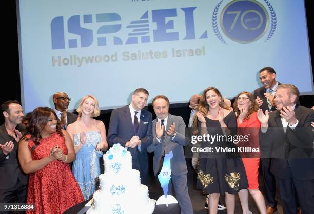Guri Weinberg, Sherri Shepherd, Eric Dickerson, Consul General of Israel, Los Angeles Sam Grundwerg, Yael Grobglas, Billy Crystal, Kelsey Grammer,...