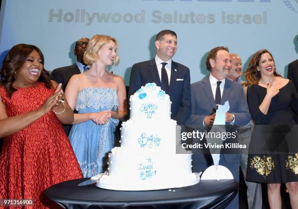 Sherri Shepherd, Eric Dickerson, Yael Grobglas, Consul General of Israel, Los Angeles Sam Grundwerg, Billy Crystal, Kelsey Grammer and Noa Tishby...