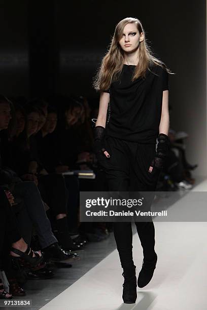 Model walks the runway during the Bottega Veneta Milan Fashion Week Autumn/Winter 2010 show on Febbraio 27, 2010 in Milan, Italy.