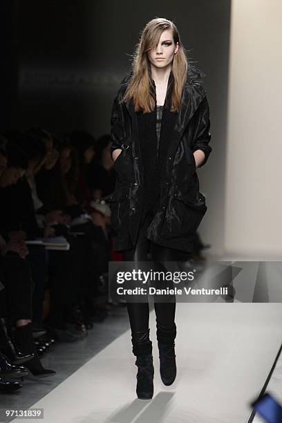 Model walks the runway during the Bottega Veneta Milan Fashion Week Autumn/Winter 2010 show on Febbraio 27, 2010 in Milan, Italy.