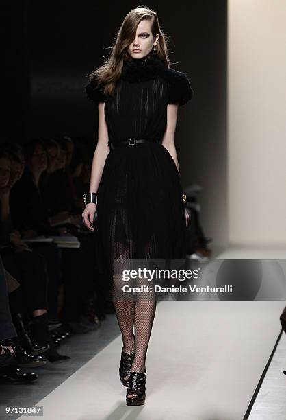 Model walks the runway during the Bottega Veneta Milan Fashion Week Autumn/Winter 2010 show on Febbraio 27, 2010 in Milan, Italy.