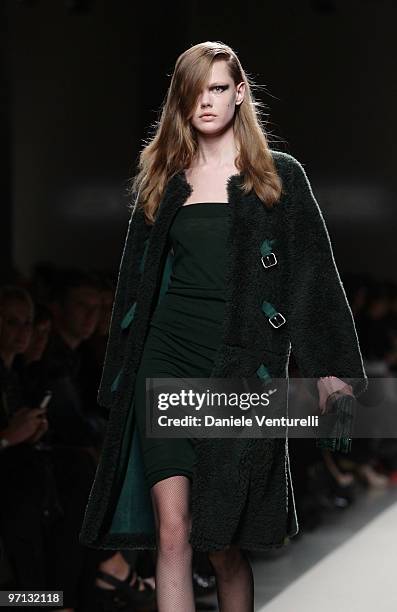 Model walks the runway during the Bottega Veneta Milan Fashion Week Autumn/Winter 2010 show on Febbraio 27, 2010 in Milan, Italy.