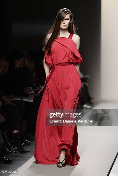 Model walks the runway during the Bottega Veneta Milan Fashion Week Autumn/Winter 2010 show on Febbraio 27, 2010 in Milan, Italy.