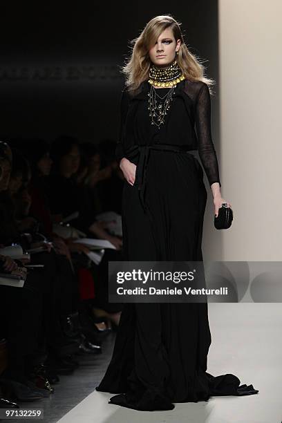 Model walks the runway during the Bottega Veneta Milan Fashion Week Autumn/Winter 2010 show on Febbraio 27, 2010 in Milan, Italy.