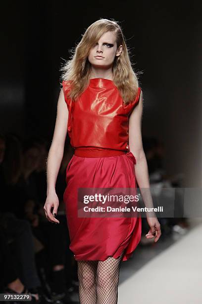 Model Anne Gaby Odiele walks the runway during the Bottega Veneta Milan Fashion Week Autumn/Winter 2010 show on Febbraio 27, 2010 in Milan, Italy.