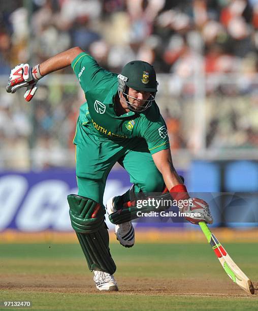 Jacques Kallis of South Africa running hard during the 3rd ODI between India and South Africa from Sardar Patel Stadium on February 27, 2010 in...