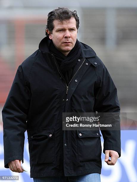 Manager Andreas Moeller of Offenbach attends the Third Liga match between Eintracht Braunschweig and Kickers Offenbach at the Eintracht stadium on...