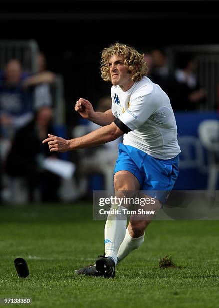 Mirco Bergamasco of Italy kicks a penalty during the RBS 6 Nations match between Italy and Scotland at the Stadio Flaminio on February 27, 2010 in...