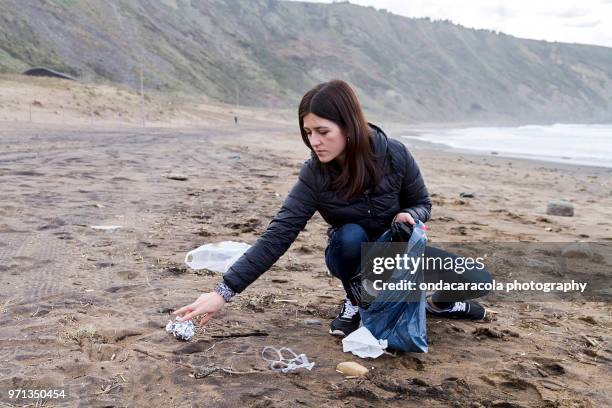 picking up garbage - basque cooperative imagens e fotografias de stock