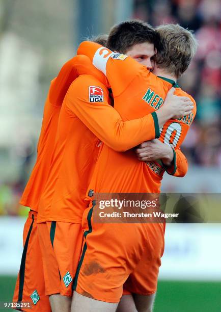 Sebastian Proedl of Bremen celebrates after scoring the 2:1 with his team mates Per Mertesacker and Aaron Hunt during the Bundesliga match between...