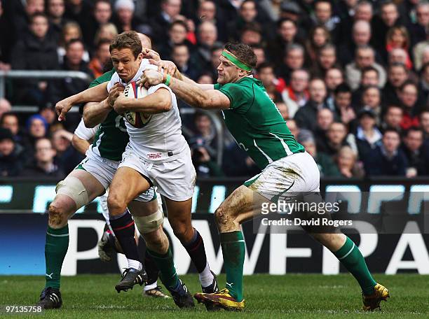 Jonny Wilkinson of England goes between Jamie Heaslip and Paul O'Connell of Ireland during the RBS Six Nations match between England and Ireland at...